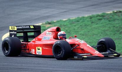 Alain Prost ganó cuatro campeonatos del mundo, pero desgraciadamente para Ferrari, ninguno de ellos fue bajo el emblema de 'Il Cavallino Rampante'. El piloto francés, que fue el gran rival de Ayrton Senna, se proclamó campeón en 1985, 1986, 1989 y, coincidiendo con su último año en la Fórmula 1, en 1993. Entre medias pilotó el bólido rojo, con el que solo pudo ser segundo en 1990 y quinto en 1991.