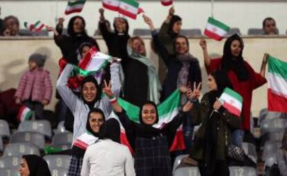 Mujeres iraníes, en un partido contra Bolivia en Teherán.