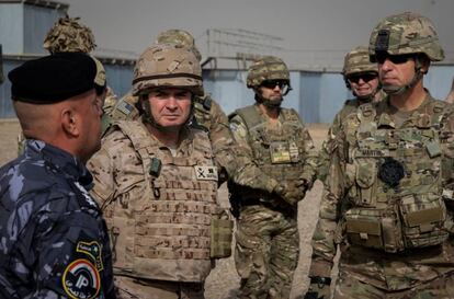 El general Ángel Castilla responsable del contingente español en Irak.