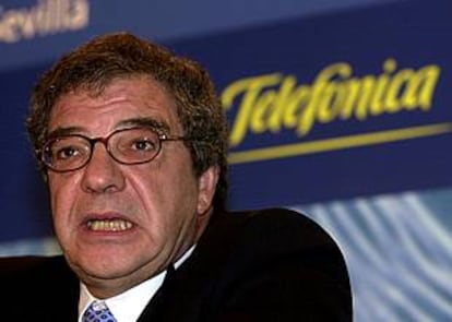 César Alierta, durante la conferencia de prensa de ayer en Sevilla.
