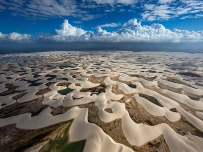 El paisaje ondulado de los Lençóis Maranhenses, en Brasil.