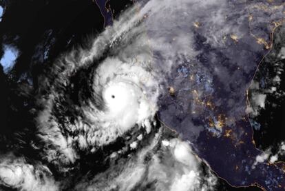 Imagen satelital del huracán Willa.
