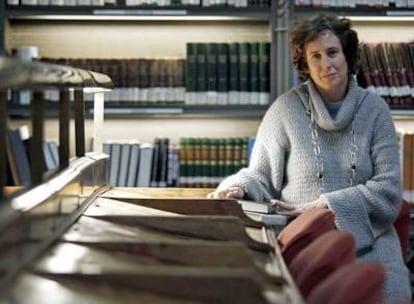 Belén Llera tiene a su cargo la custodia de 26 millones de libros y documentos que la Biblioteca Nacional atesora.