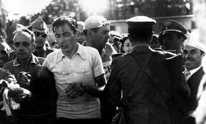 Coppi, a la llegada del Giro de Italia de 1949 a Monza.