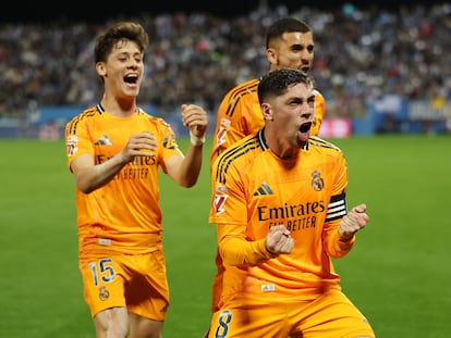 Güler, Valverde y Ceballos celebran el 0-2 del uruguayo al Leganés en Butarque.