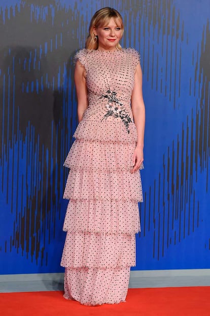 Kirsten Dunst, con un vestido rosa de lunares de Rodarte.