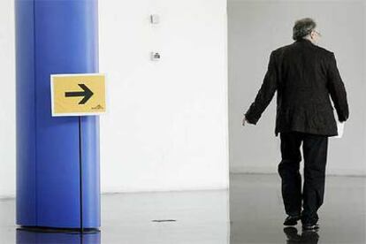 El líder de ERC, Josep Lluís Carod, se dirige al Consejo Nacional de su partido, reunido en Barberà del Vallès, Barcelona.