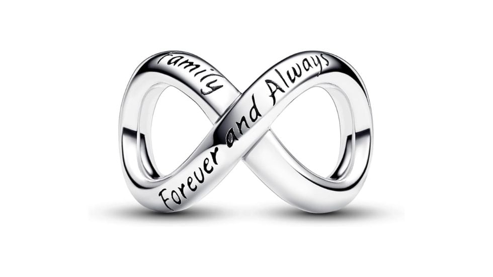 Charm en forma de infinito.