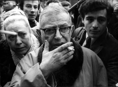 Jean-Paul Sartre, durante una manifestación en Francia.