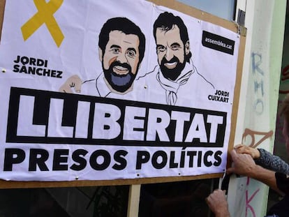 Varios activistas reclaman la puesta en libertad de los 'Jordis'.