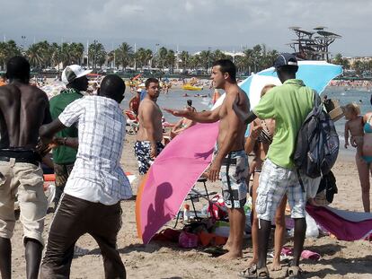 Trifulca en la playa de La Pineda