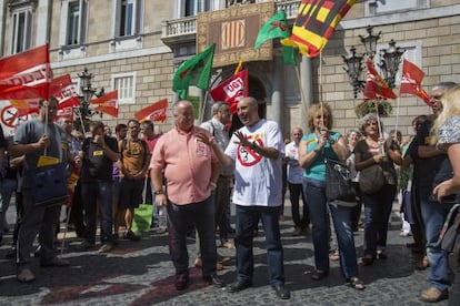 Treballadors públics es manifesten per reclamar l'extra del 2012.