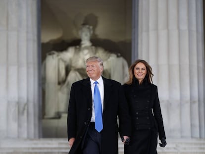 Donald e Melania Trump, nesta quinta-feira, v&eacute;spera da cerim&ocirc;nia de posse, em Washington. 