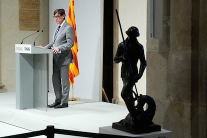 El 'president' Salvador Illa, durante la comparecencia en el Saló Sant Jordi del Palau para anunciar el acuerdo para ampliar el aeropuerto de El Prat.