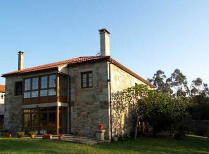 Casa de Trillo está rodeada por el verde de huertas, praderías vacunas, <i>corredoiras</i> y plantaciones forestales.