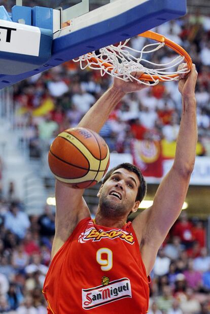 Felipe Reyes, durante un partido con la selección española.