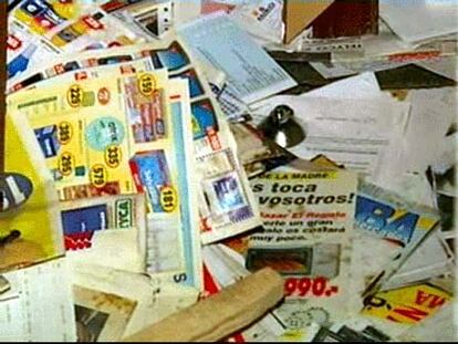 El ayuntamiento de Badalona inspecciona y limpia la vivienda del anciano que sufría síndrome de Diógenes