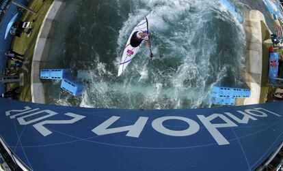 Stepanka Hilgertova, de la República Checa, compite en las series de kayak k1 femenino.