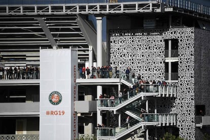 Detalle de la grada exterior de la pista Philippe Chatrier de Roland Garros.