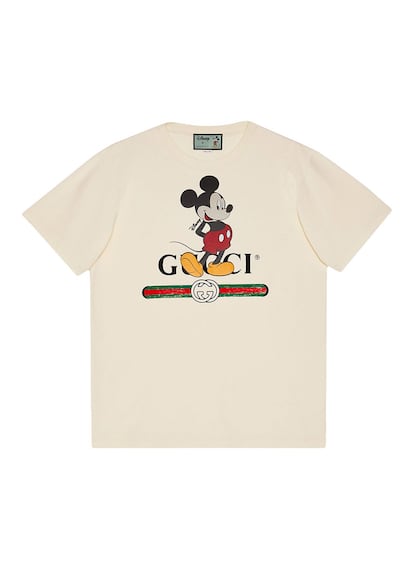 Con patrón sobredimensionado, estampa la figura clásica de Mickey sobre el logo vintage de la firma italiana. Un capricho para coleccionistas de 450 euros firmado por Gucci.