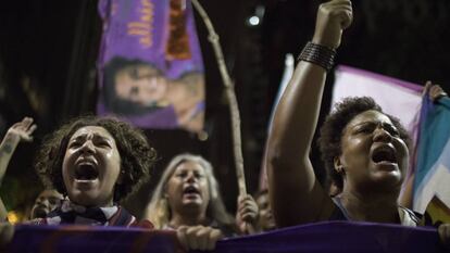 Manifestantes voltam às ruas no Rio, em menor quantidade, para protestar contra morte de vereadora.