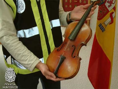 El violín Stradivarius Cremonensi, de 1715 decomisado por la policía.