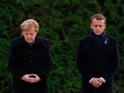Angela Merkel y Emmanuel Macron, durante los actos de conmemoración del final de la Primera Guerra Mundial, en noviembre del año pasado en Compiegne (Francia).