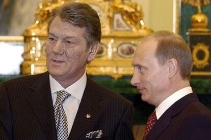 Víktor Yúshenko y Vladímir Putin, ayer durante la visita oficial del presidente ucranio a Moscú.