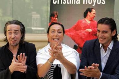 De izquierda a derecha, Ramón Oller, Cristina Hoyos y El Junco, retratados en 2019.