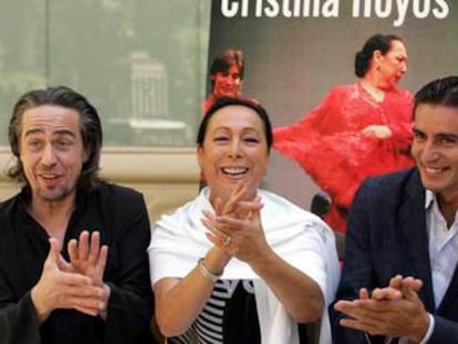 De izquierda a derecha, Ramón Oller, Cristina Hoyos y El Junco, retratados en 2019.
