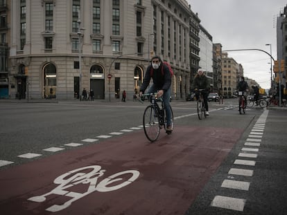 Carril bici de la calle Aragón de Barcelona, uno de los más recientes de la capital catalana.