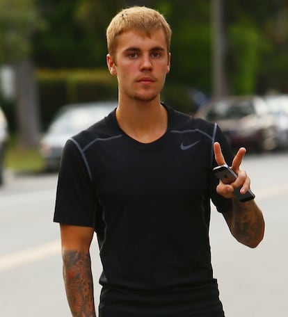 Justin Bieber también privatizó temporalmente su cuenta de Instagram en agosto de 2016. La decisión del cantante vino después de que sus fans lo criticaran por subir fotos con Sofia Richie, de 17 años, la chica que en aquel momento se rumoreaba era su pareja sentimental. "Voy a hacer mi Instagram privado si no paráis el odio. Esto se os está yendo de las manos. Si fuerais realmente fans, os gustaría la que gente que a mí me gusta", publicaba el canadiense antes de cerrar su cuenta al público. Meses después el cantante de 'Sorry' reabría su cuenta.