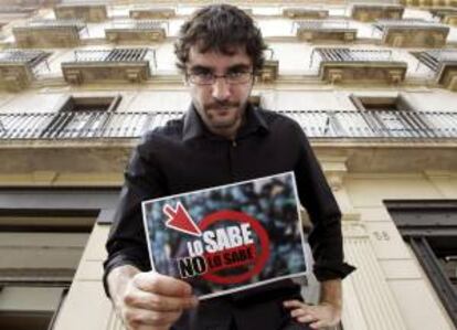 Imagen cedida por Mediaset España de Juanra Bonet, presentador del nuevo concurso que Cuatro ha comenzado a grabar esta semana, "Lo sabe, no lo sabe", cuyos concursantes serán elegidos en la calle y que tiene un premio máximo de 3.000 euros. /Archivo