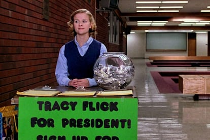 La eterna listilla de la clase VS el atleta popular. En Election (1999), Reese Witherspoon protagoniza una comedia fresca y ágil con una sarcástica visión de la democracia estadounidense.