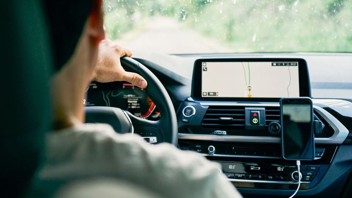 Purificatore d'aria per auto che ricarica il cellulare e elimina cattivi odori