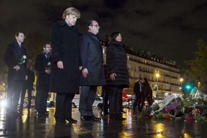 Angela Merkel, Fran&ccedil;ois Hollande y la alcaldesa de Par&iacute;s, Anne Hidalgo, reunidos el 25 de noviembre en la capital francesa para mostrar su respeto a las v&iacute;ctimas de los &uacute;ltimos ataques yihadistas. 