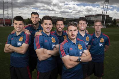 De izquierda a derecha, Martín Aguirregabiria, Rafa Mir, Igor Zubeldia, Pablo Fornals, Manu Vallejo, Jorge Meré y Dani Olmo.