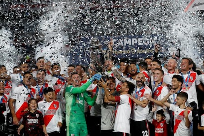 Los jugadores de River Plate celebran la Liga ganada este jueves frente a Racing.