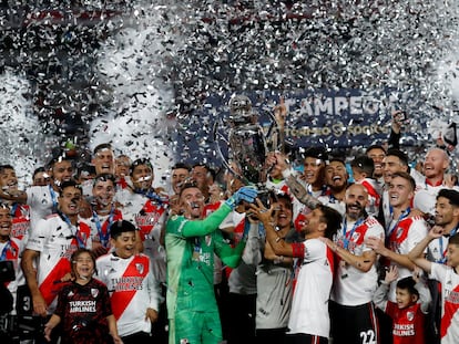 Los jugadores de River Plate celebran la Liga ganada este jueves frente a Racing.