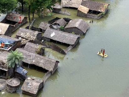 Vista aérea de una aldea anegada por las inundaciones, en el Estado de Bihar, en el norte de India.