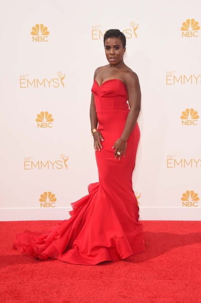 Uzo Aduba, de Orange is the New Black, apostó por el rojo con este diseño de escote corazón.