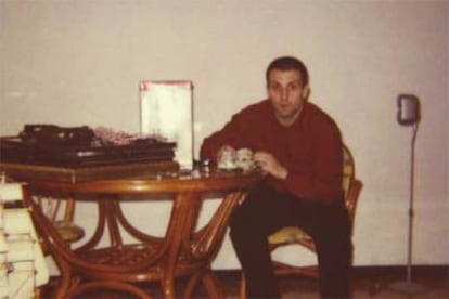 El ex minero José Emilio Suárez Trashorras, antes de ingresar en prisión, en una foto familiar.