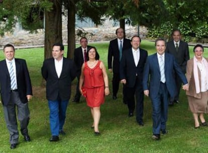 Los nueve hermanos reunidos en una boda, en Pamplona, el 27 de junio de este año. De izquierda a derecha, Pedro, Javier, Jesús, Arantxa, Ángel, Luis, Iñaki, Ramón y Lourdes.
Foto: Jesús Uriarte