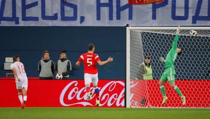 Jordi Alba anota el primer gol del encuentro ante Rusia.