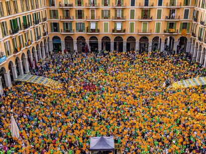 Manifestación en protesta por la política lingüística del Govern balear PP y de su socio político, Vox, el domingo 5 de mayo en Palma.
