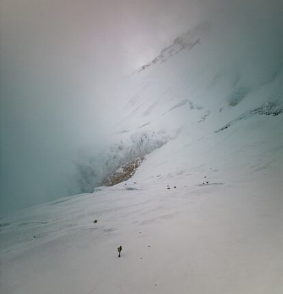 Kilian Jornet, camino de la arista oeste del Everest.