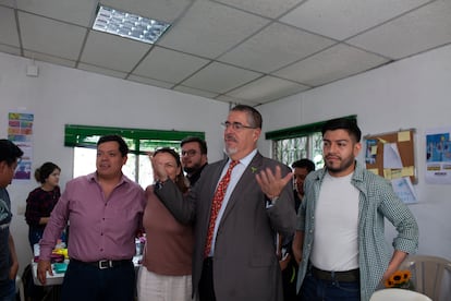 Bernardo Arévalo en su sede de campaña en Ciudad de Guatemala este jueves.