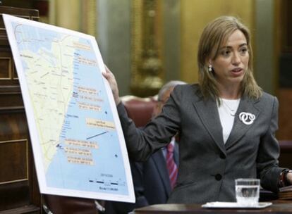 Chacón reitera que la legislación no permite embarcar infantes de marina en barcos civiles.