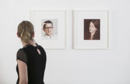 Roni Horn, fotografiada en una de sus propias piezas.