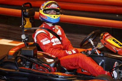 Fernando Alonso, durante una carrera de karts organizada por el Banco Santander.